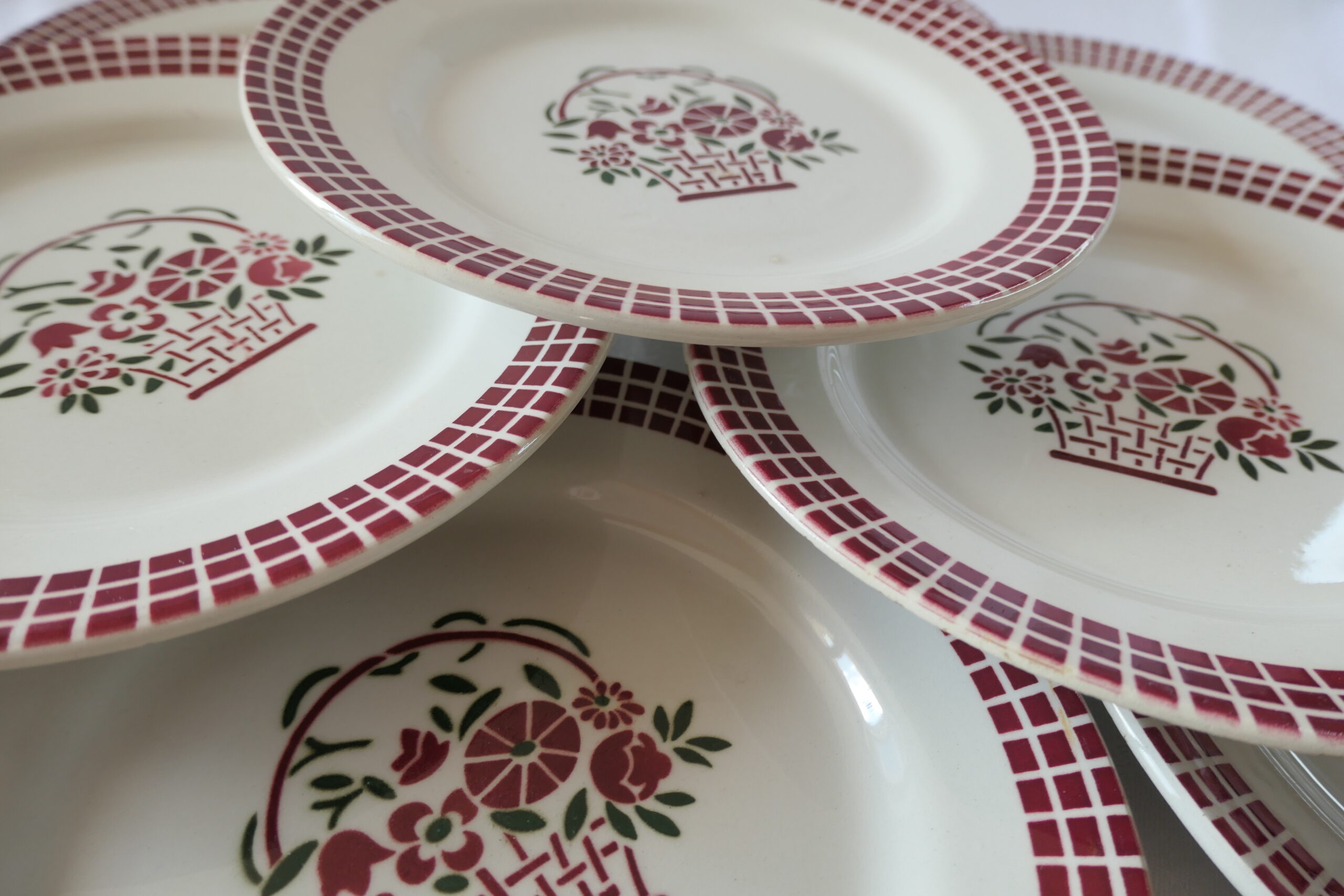 6 grandes assiettes terre de fer, Badonviller France, D 24 cm